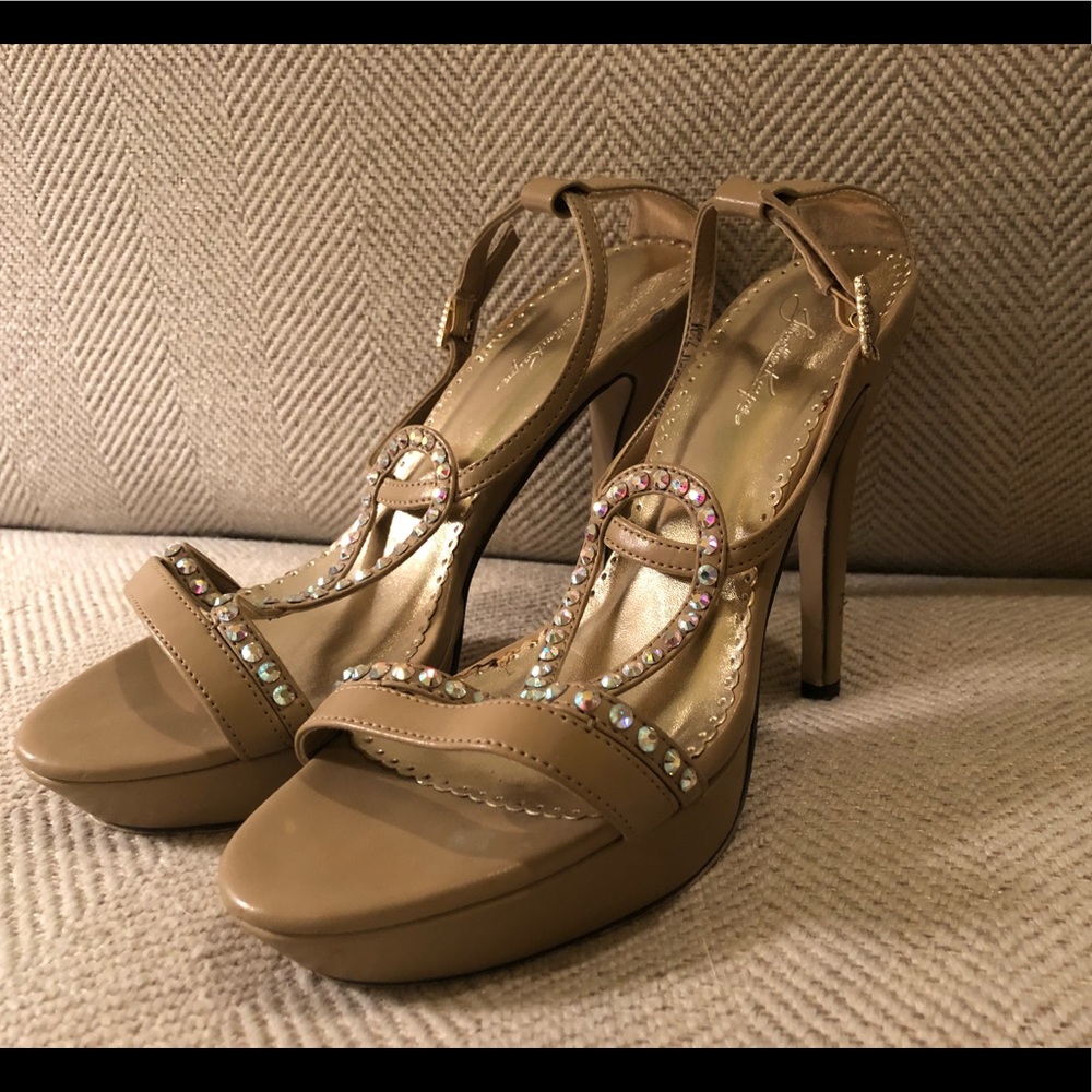 Johnathan Kayla nude heels SIZE 7.5